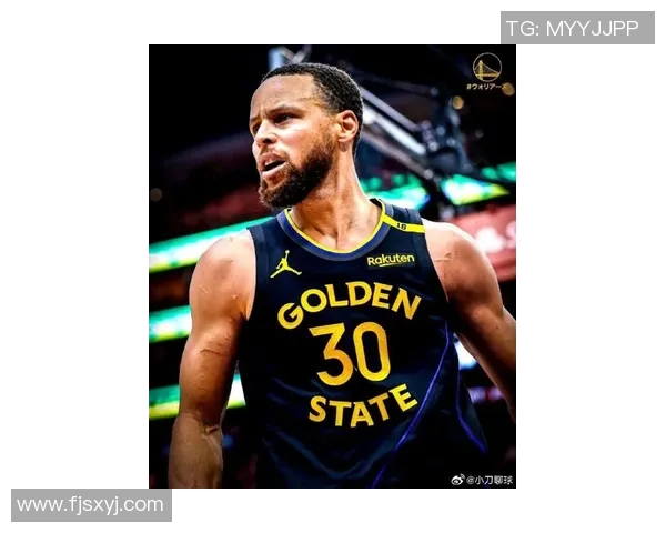 连续得分!库里弧顶三分&切入上篮连拿五分